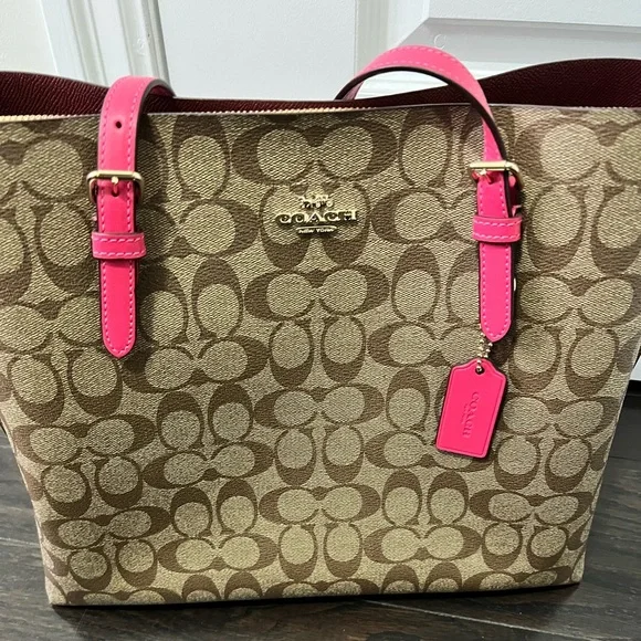 Coach brand new never been used ! - Picture 2 of 3